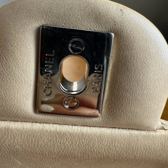 Chanel Classic Beige Clair Lambskin Quilted Medium Double Flap Bag Authentic - Picture 3 of 12